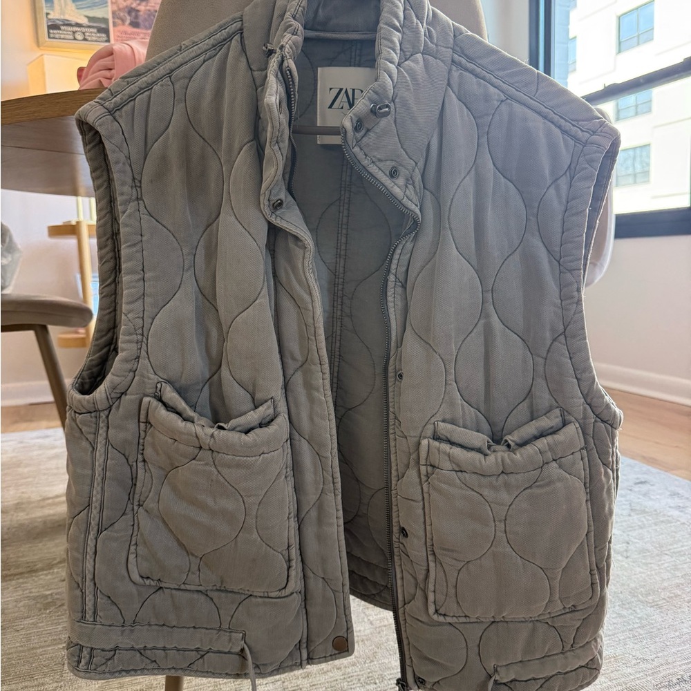 Zara Quilted Vest in Gray
